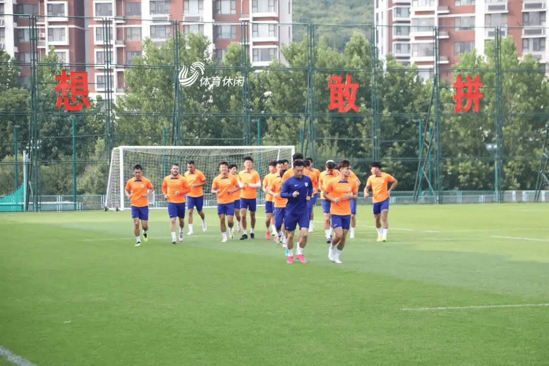 足球赛场传来好消息，中国队晋级半决赛