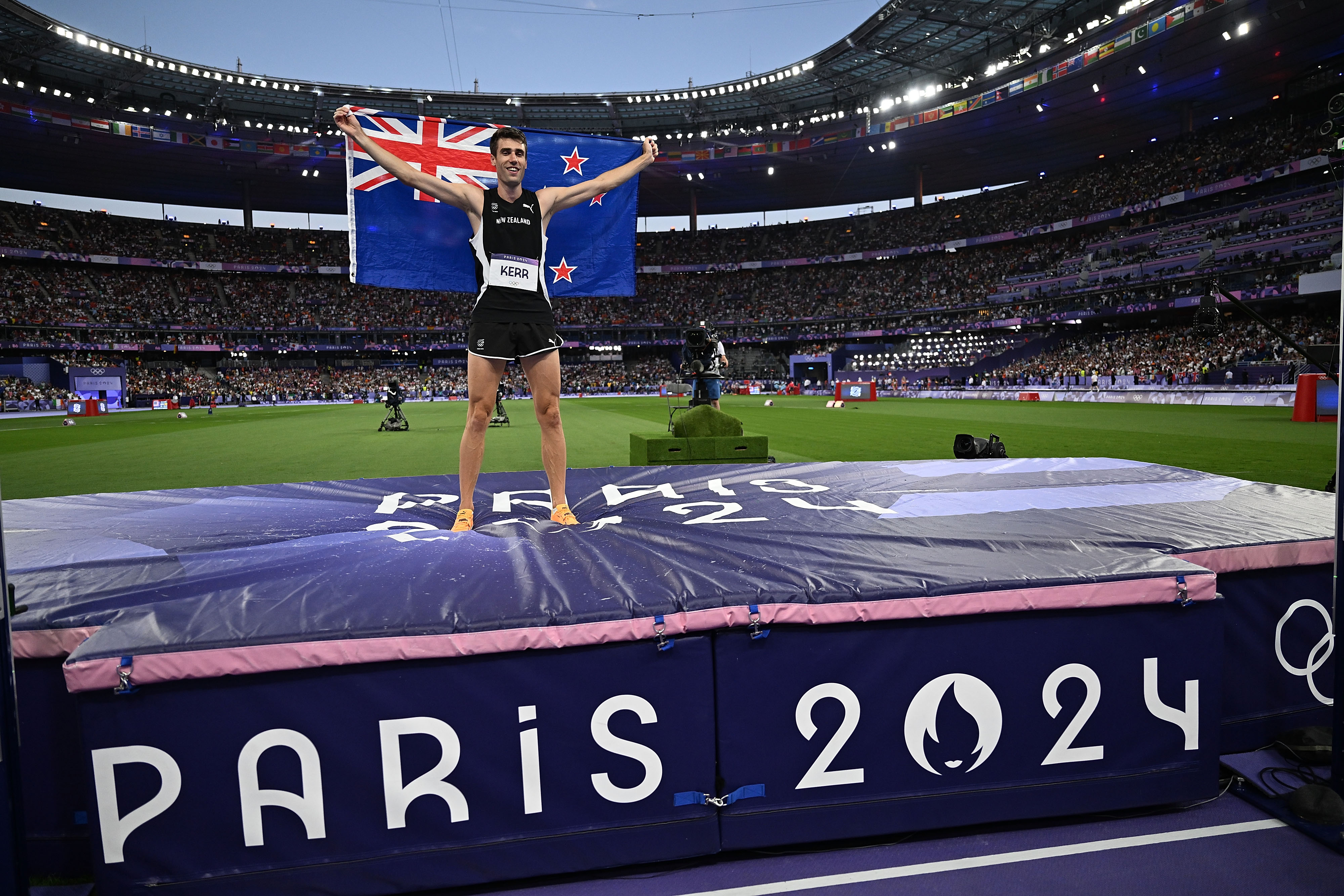 加拿大举重选手实现突破获得奖牌