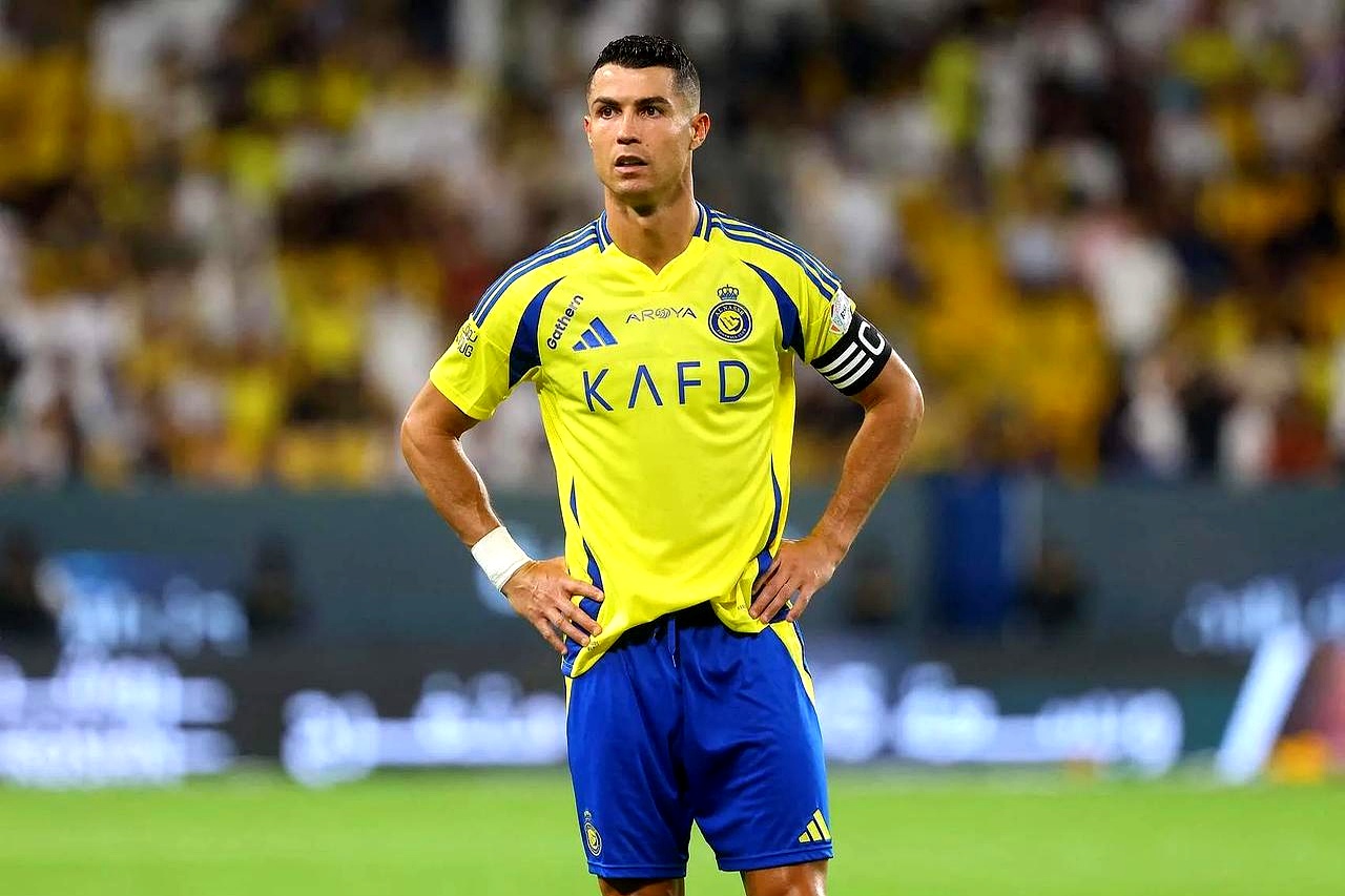 C罗正式加盟尤文图斯，终结九年皇马生涯，转会费12亿欧元的简单介绍