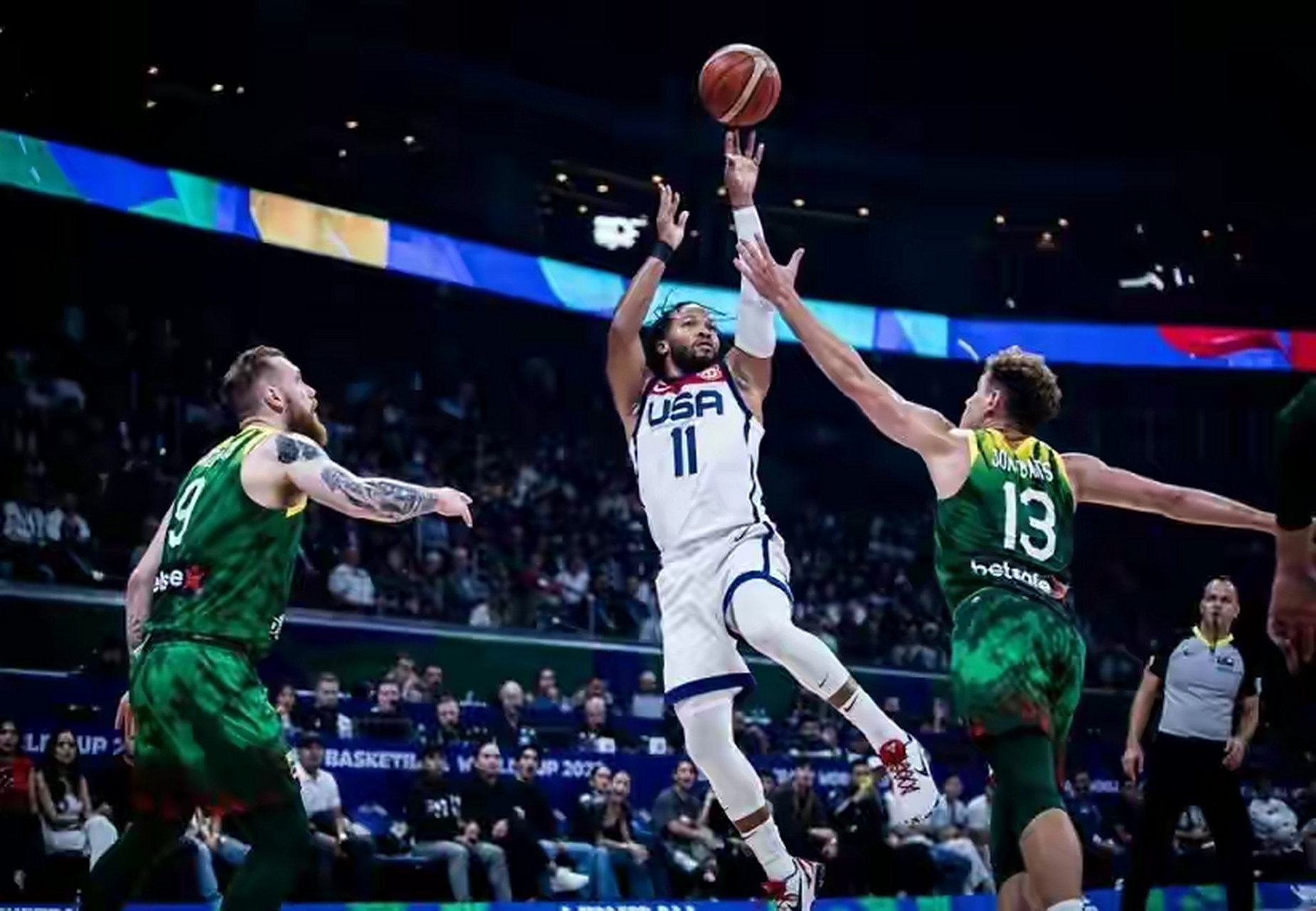 立陶宛队在篮球比赛中实现逆转