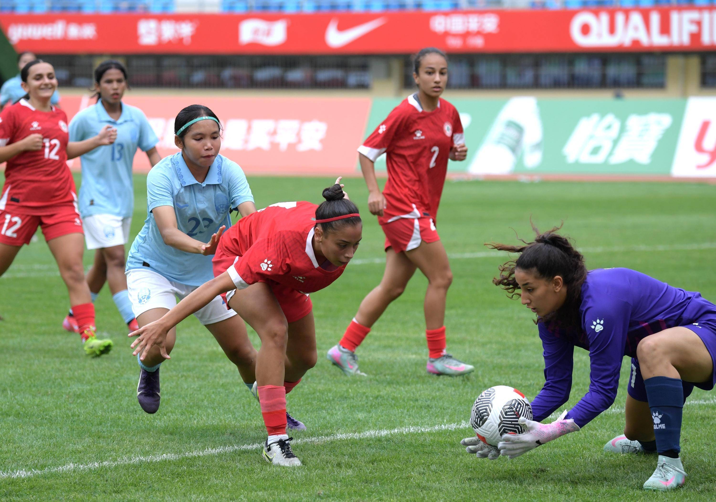 亚洲女足经典战役,双方拼尽全力 亚洲女足经典战役,双方拼尽全力