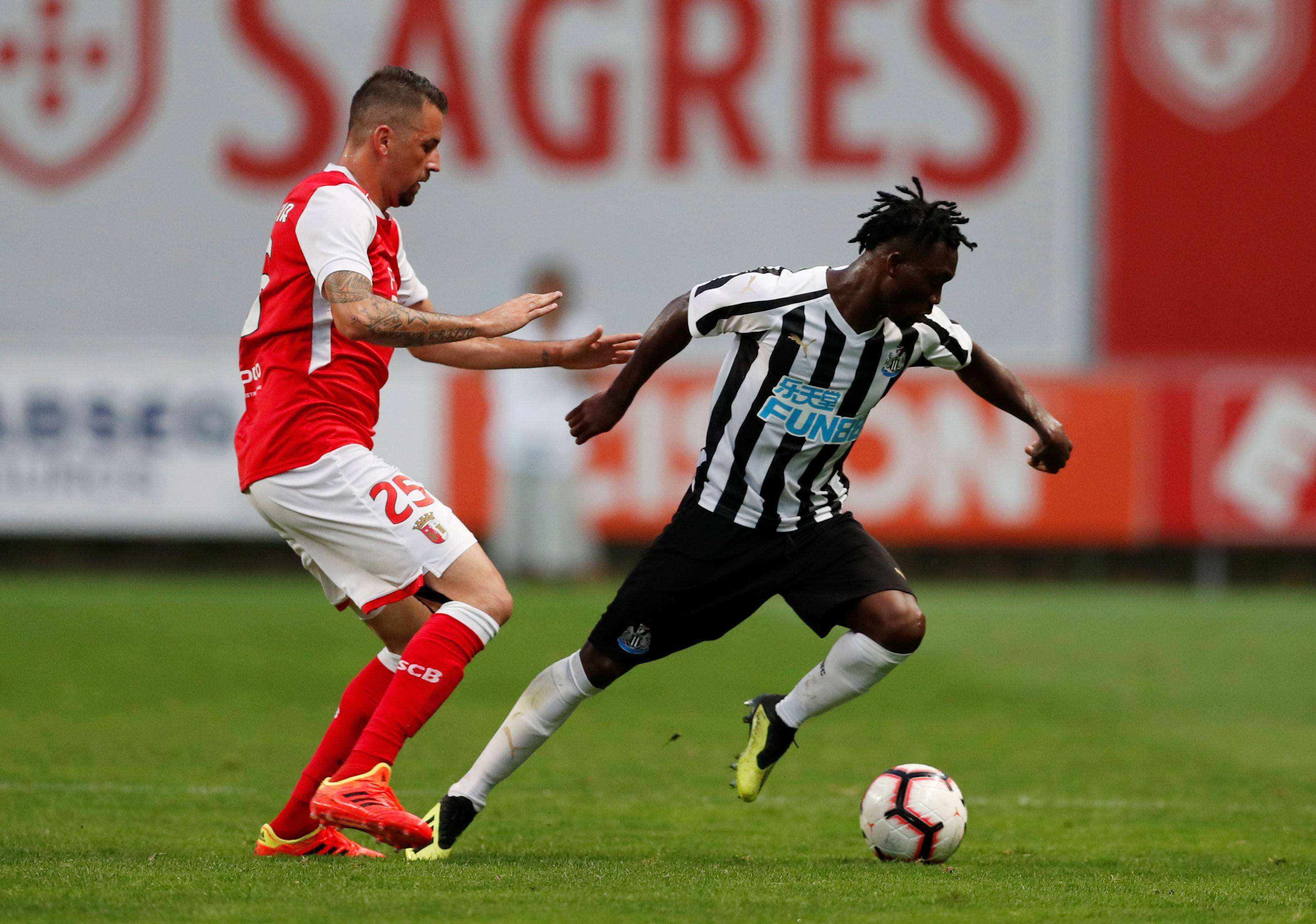 葡萄牙球员在比赛中受伤下场