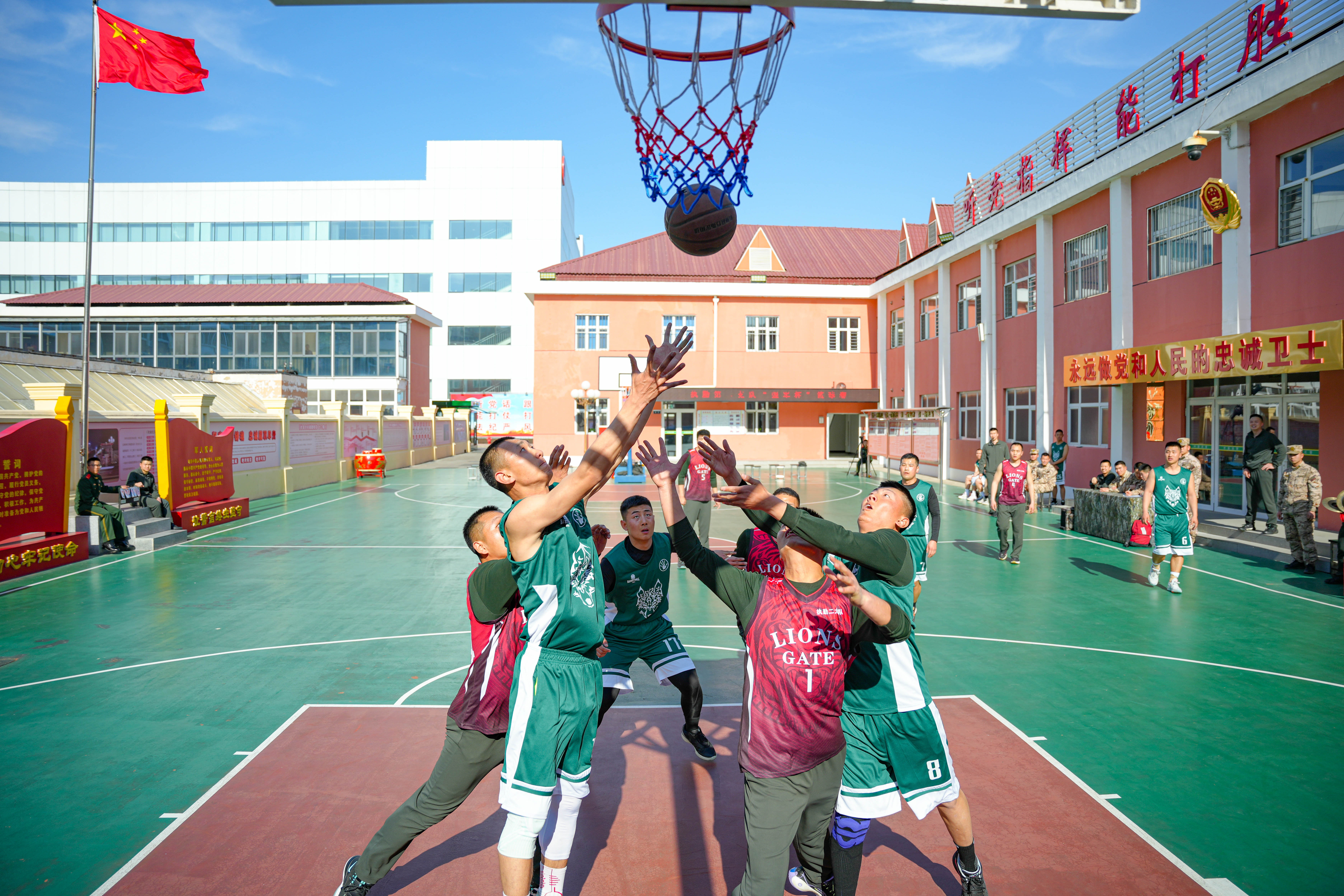 星空体育地址-强队在球场上展现实力和团队精神