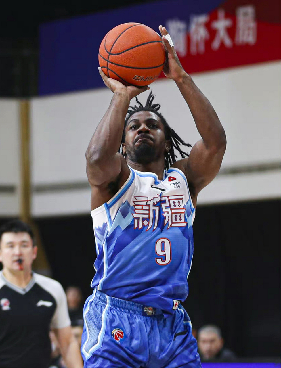 四川队战术失误频出，需加强训练以防范失误的简单介绍