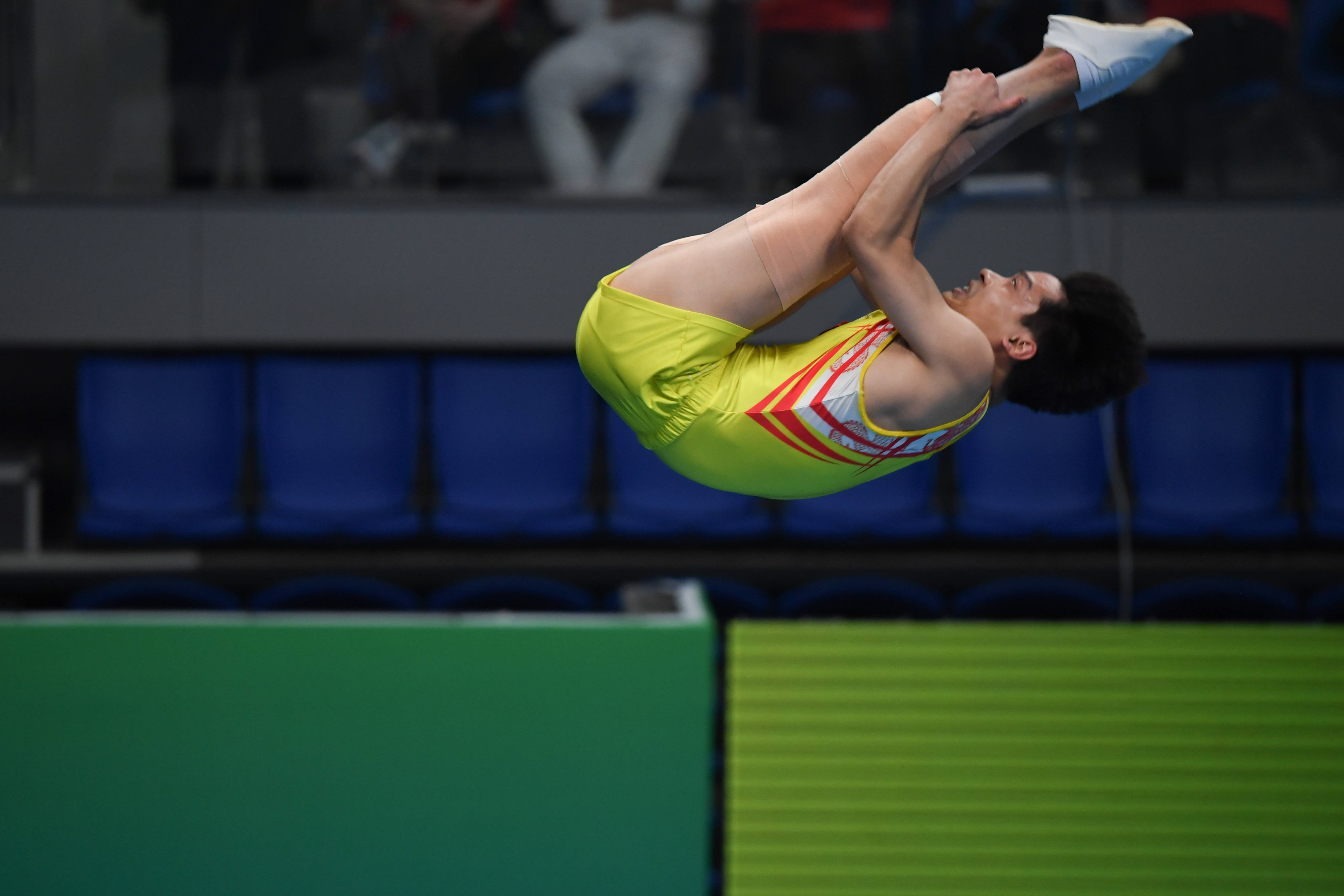 亚洲代表队表现出色，夺得男子蹦床银牌的简单介绍