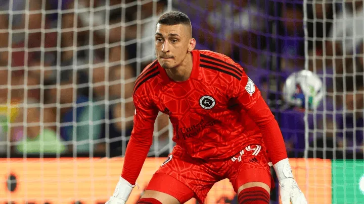 塞尔维亚豪门球队签下切尔西球星，备战国际比赛的简单介绍